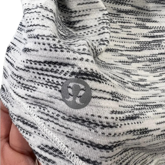 Lululemon bra and tank combo in excellent condition size 4 no cups includedβ - Picture 3 of 4